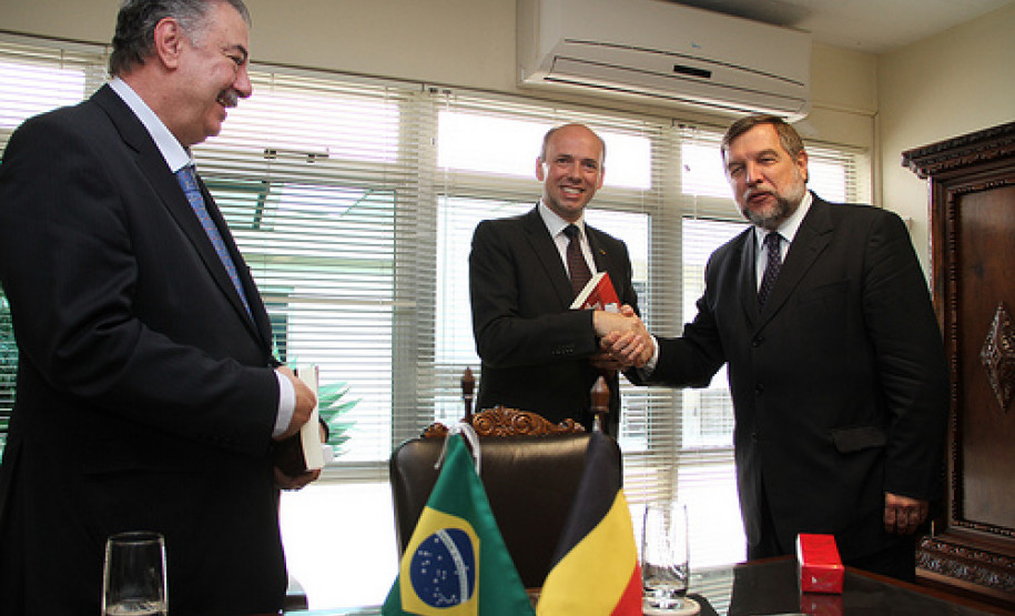 Cônsul-geral e cônsul honorário do Reino da Bélgica fazem visita de cortesia na Secretaria de Educação.