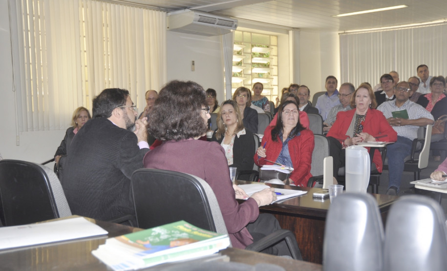 Nesta quarta-feira (07), os chefes dos 32 Núcleos Regionais de Educação participam, em Curitiba, do último dia de reuniões com a secretária de Estado da Educação, professora Ana Seres, e a equipe da SEED