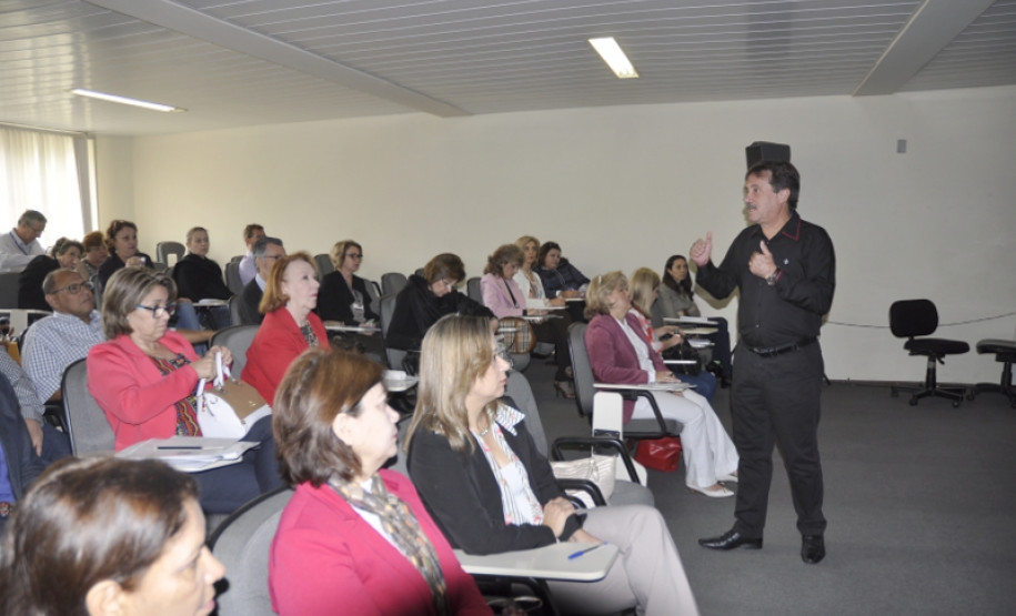 Nesta quarta-feira (07), os chefes dos 32 Núcleos Regionais de Educação participam, em Curitiba, do último dia de reuniões com a secretária de Estado da Educação, professora Ana Seres, e a equipe da SEED