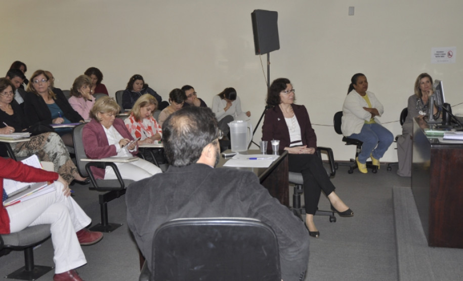 Nesta quarta-feira (07), os chefes dos 32 Núcleos Regionais de Educação participam, em Curitiba, do último dia de reuniões com a secretária de Estado da Educação, professora Ana Seres, e a equipe da SEED