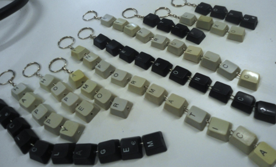 Os estudantes do curso técnico em Meio Ambiente do Centro Estadual de Educação Profissional (CEEP) Pedro Boaretto Neto, em Cascavel, no Oeste do Estado, já arrecadaram mais de oito toneladas de lixo eletrônico desde 2007.