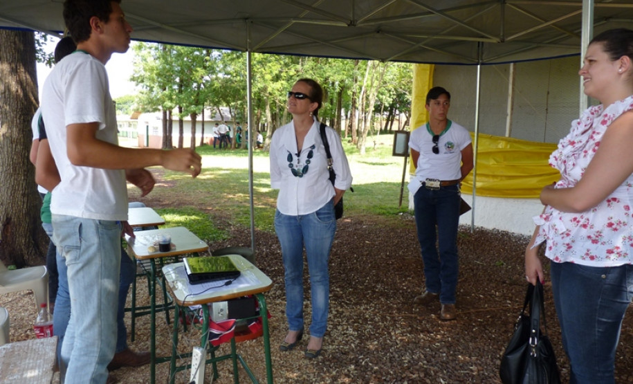 Evento reuniu cerca de 2 mil visitantes na Mostra Técnica Agropecuária organizada e apresentada pelos alunos do Colégio Agrícola Estadual de Toledo.