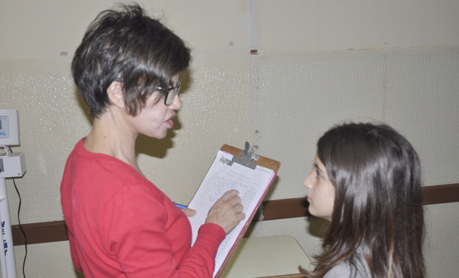 Os 1,1 milhão de alunos da rede estadual de ensino estão passando pela avaliação nutricional feita anualmente pela Secretaria de Estado da Educação do Paraná. Todos os estudantes da rede passam pela avaliação antropométrica. As medições de peso e altura começaram no dia 1º de outubro e seguem até o final do mês.