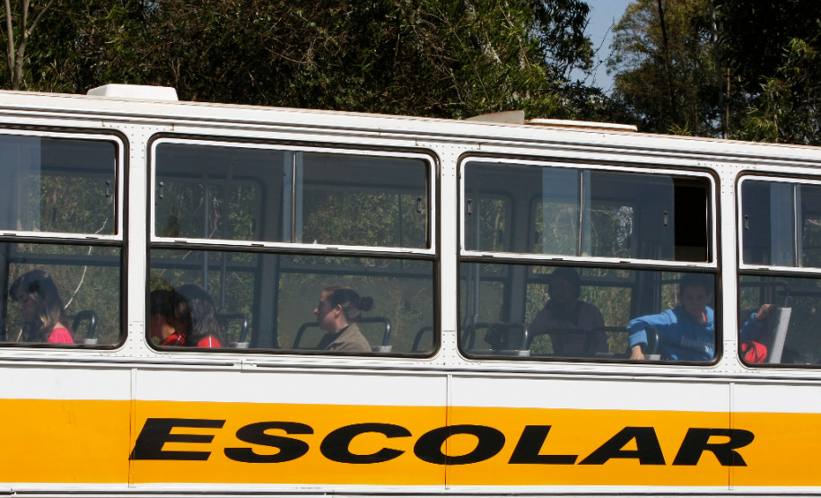 O orçamento da Secretaria estadual da Educação terá R$ 7,6 bilhões para 2016, volume maior de recursos que o previsto inicialmente para este ano, de R$ 6,3 bilhões. Do orçamento da secretaria para o próximo ano, cerca de 85% será destinado à folha de pagamentos, o equivalente a R$ 6,6 bilhões. Isso porque a área concentra a maior parte dos servidores do Estado, quase 100 mil pessoas, entre professores e funcionários.