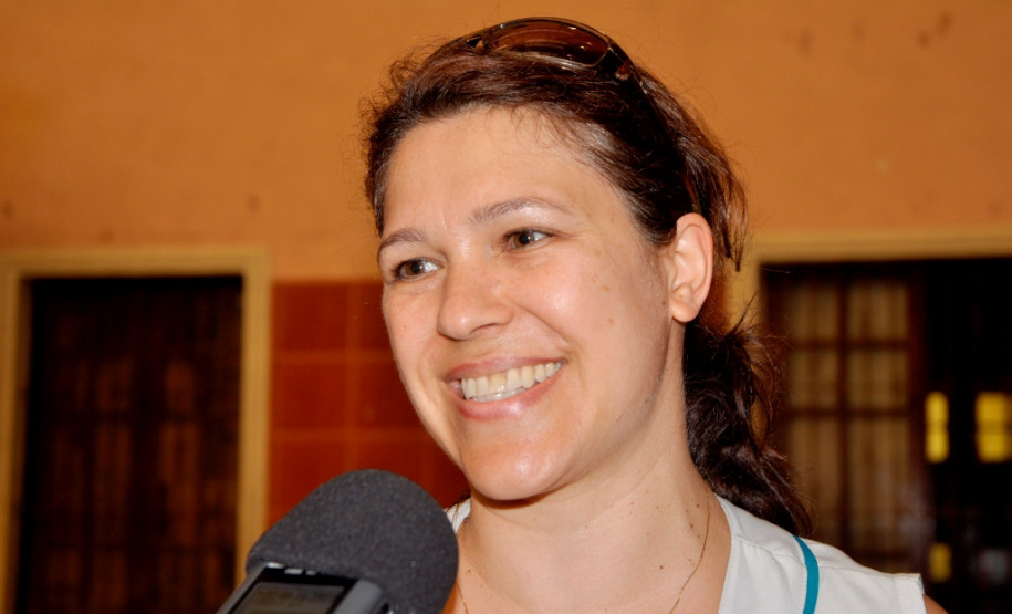 A professora de química Izabel Cristina Calzado ficou feliz com a surpresa. “Temos orgulho de nossa profissão. E quando uma homenagem é feita também por um ex-aluno ficamos ainda mais gratificados. É a certeza de que o nosso trabalho é reconhecido”, afirmou Izabel. “Todo professor deixa uma marca e todo aluno também deixa uma marca na vida do professor.”