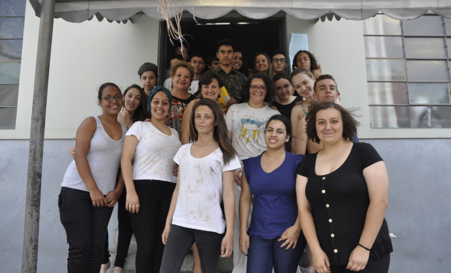 O tema foi escolhido para conscientizar os estudantes e comunidade sobre a escassez de água própria para o consumo humano.