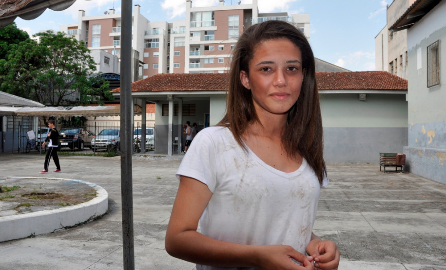 O tema foi escolhido para conscientizar os estudantes e comunidade sobre a escassez de água própria para o consumo humano.