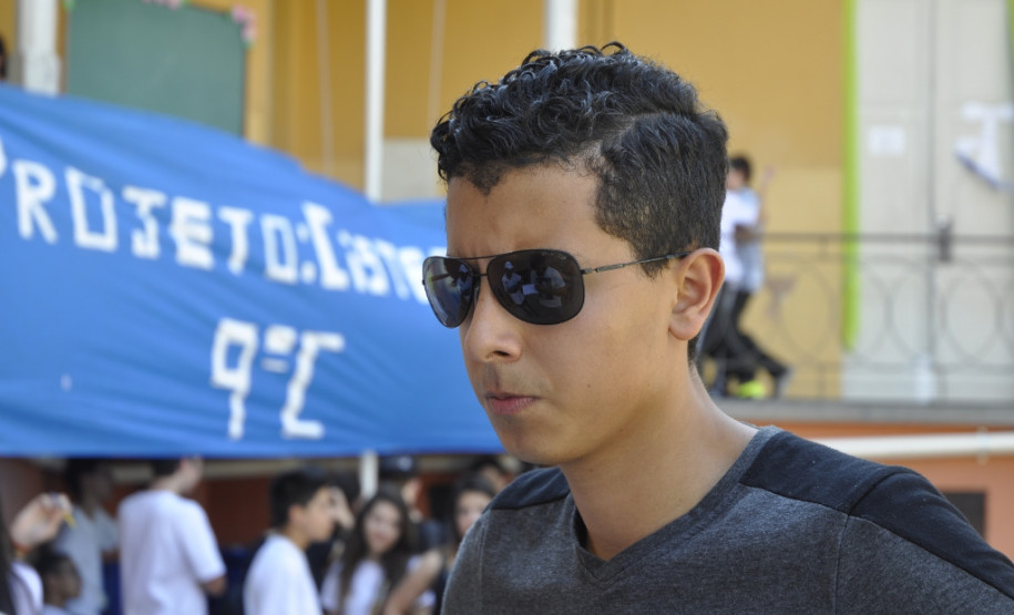 O tema foi escolhido para conscientizar os estudantes e comunidade sobre a escassez de água própria para o consumo humano.