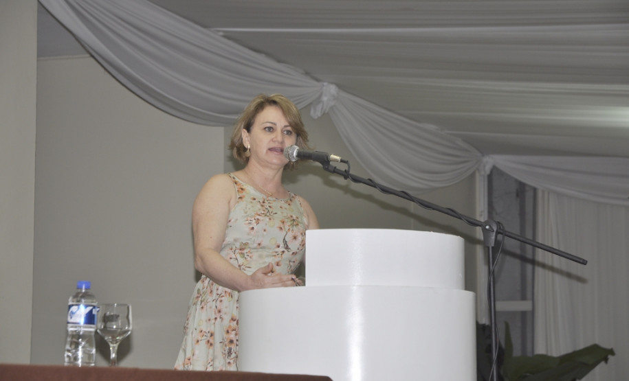 “Dentro dos principais objetivos do simpósio está a reformulação curricular, que já se faz necessária há algum tempo nos curso de agropecuária e florestal. Além disso, buscamos a atualização da gestão dos colégios agrícolas. Com isso, esperamos um reflexo positivo na educação ofertada aos nossos estudantes”, explicou a chefe do Departamento de Educação e Trabalho, Margaret Sbaraini.