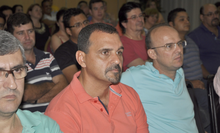 Os participantes também têm a oportunidade de conhecer as diferentes realidades das instituições de ensino agrícolas e florestal de todo o Paraná. “Temos a chance de trocar experiências significativas entre os colégios. É um momento muito importante porque ensinamos e também aprendemos com a vivência dos trabalhos realizados”, explicou o diretor do Centro Estadual de Educação Profissional Agrícola Mohamad Ai Hamzé, em Cambará, Eleandro Silva.