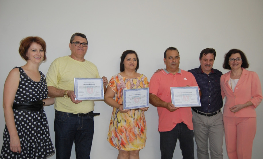 Escolas vencedoras do Prêmio Gestão CAF ganham cotas extras do Fundo Rotativo. Na foto, os diretores de escolas de Umuarama, vencedores do Prêmio Gestão CAF.
Foto: SEED