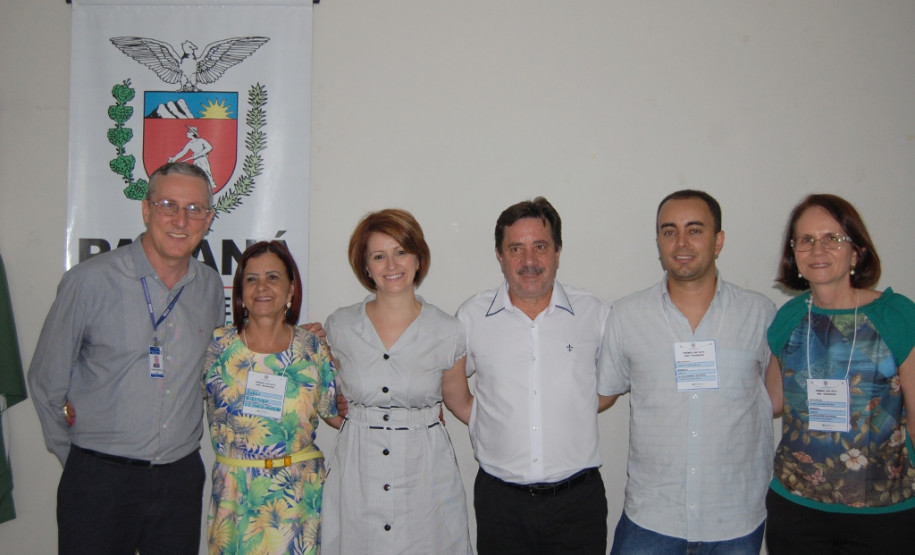 Escolas vencedoras do Prêmio Gestão CAF ganham cotas extras do Fundo Rotativo. Na foto, os diretores de escolas vencedores do Prêmio Gestão CAF, em Paranavaí.
Foto: SEED