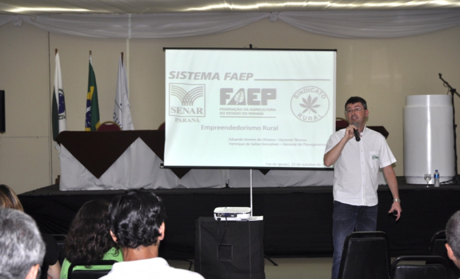 Os colégios agrícolas ajudam no aumento dos níveis de informação e de conhecimento das pessoas que vivem nas áreas rurais. “O colégio agrícola colabora para que o filho do agricultor reconheça melhor a atividade da agricultura. O aluno vai ajudar no desenvolvimento da sua propriedade e compreender a importância da agricultura”, disse o gerente de planejamento do Senar, Henrique Gonçalves. “O papel dos colégios agrícolas é decisivo para o Paraná, um Estado agrícola”, lembrou.