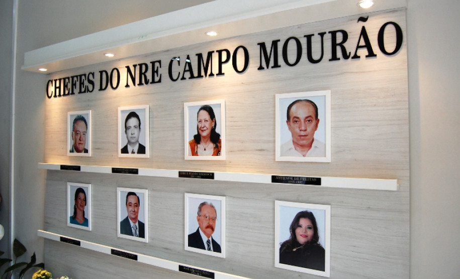 A secretária da Educação, professora Ana Seres, participou da inauguração da galeria de chefes do Núcleo Regional de Educação (NRE) de Campo Mourão, na sexta-feira (23). O evento contou com a presença de ex-chefes do Núcleo, de familiares e autoridades da região.