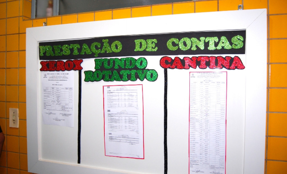 As escolas estaduais com as melhores gestões financeiras no Núcleo Regional de Educação de Maringá foram premiadas, na quinta-feira (22), dentro do projeto “Prêmio Gestão CAF”. O Colégio Estadual Helena Kolody, de Sarandi, ficou com a primeira colocação. Em segundo lugar ficou o Colégio Estadual Tania Varela, de Maringá, e em terceiro a Escola Estadual Irmã Maria Antona, de Sarandi.