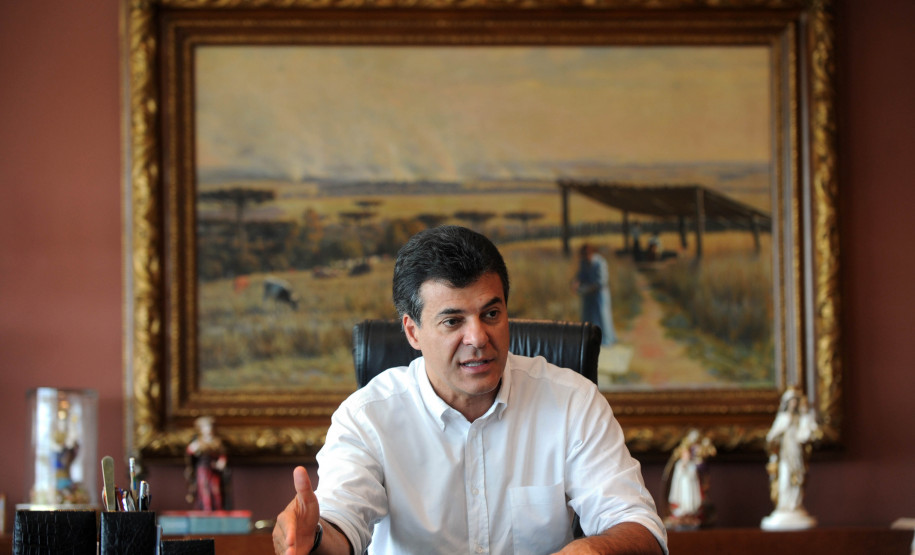 O governador Beto Richa determinou hoje a suspensão de qualquer medida que implique no fechamento de escolas ou colégios estaduais.