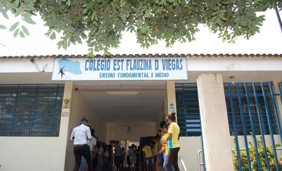 Das salas de aula do Colégio Estadual Flauzina Dias Viegas, em Paranavaí, na região Noroeste, não saem apenas bons alunos