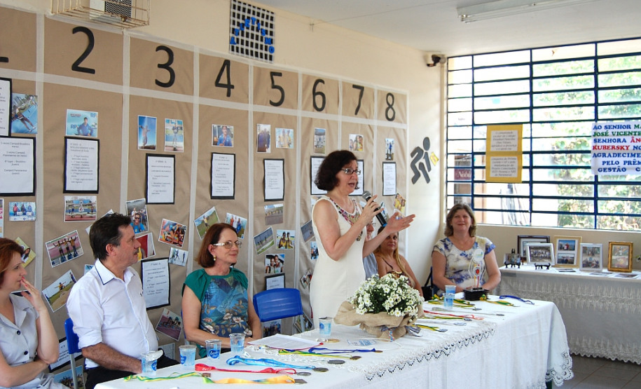 Das salas de aula do Colégio Estadual Flauzina Dias Viegas, em Paranavaí, na região Noroeste, não saem apenas bons alunos