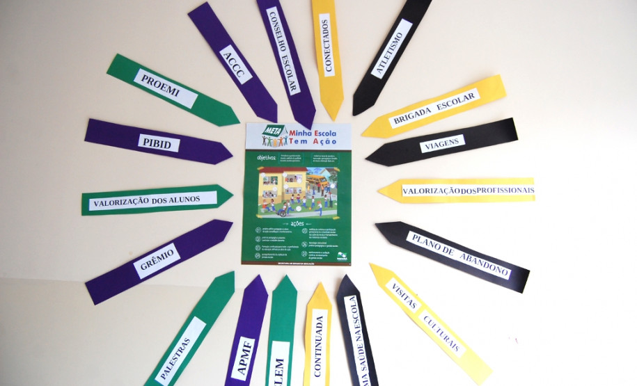 Das salas de aula do Colégio Estadual Flauzina Dias Viegas, em Paranavaí, na região Noroeste, não saem apenas bons alunos