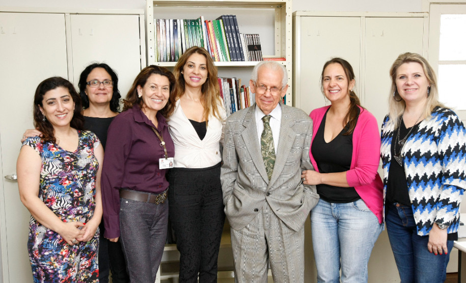 A Secretaria de Estado da Educação do Paraná já enviou ao Conselho Nacional de Secretários de Educação (Consed) a lista com o nome das escolas estaduais que serão certificadas no Prêmio Gestão Escolar 2015-2016. Na foto, equipe da Diretoria de Gestão Escolar.