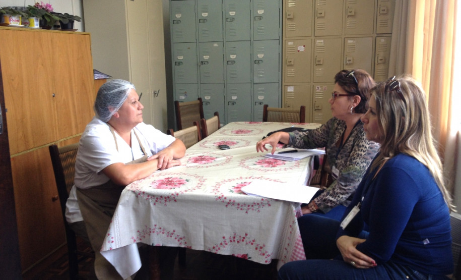 ...  e na Escola Estadual Luiza Rosa Z. Pinto, de Irati, em 26, 27 e 28 de outubro.