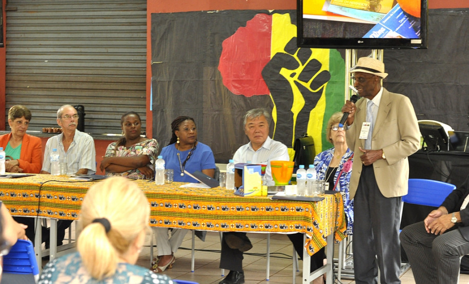 Técnicos pedagógicos da Secretaria de Estado da Educação estiveram presentes no seminário. O encontro foi realizado com palestras, debates e cursos com temáticas como ensino e aprendizagem pela música brasileira, dimensão pedagógica da dança africana e cultura afrobrasileira, saberes africanos e educação escolar quilombola.