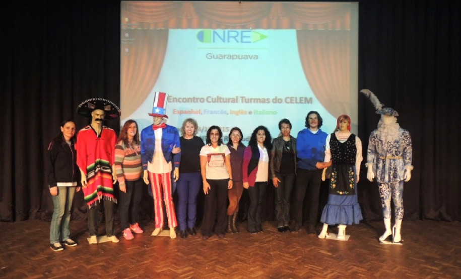 O Núcleo Regional de Educação (NRE) de Guarapuava, na região Central do Estado, promoveu na última semana o 3° Encontro Cultural de Turmas do CELEM (Centro de Línguas Estrangeiras Modernas) – Espanhol, Francês, Inglês e Italiano, idiomas ofertados a 35 escolas da região. O encontro contou com a presença de mais de 500 pessoas entre professores, funcionários, alunos e comunidade escolar.
