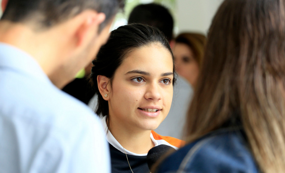 Governo do Estado lança a nova edição do Programa Talento Olímpico, o TOP 16, com a ampliação do número de bolsistas para 1,6 mil. Participaram do evento os secretários do Esporte e Turismo, Douglas Fabrício; da Educação Ana Seres; da Cultura, João Luiz Fiani; da Casa Civil, Eduardo Sciarra; presidente da Copel, Luiz Fernando Vianna  e demais autoridades. Na foto, Carolina Legnani.
Curitiba, 10-11-15.