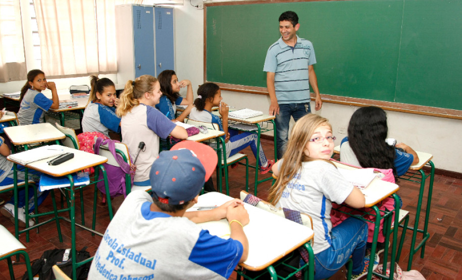 A mesma opinião tem o diretor Alci Fonseca Romero, da Escola Estadual Professora Rosa Frederica Johnson, de Almirante Tamandaré (Região Metropolitana de Curitiba). “Acredito que o principal papel do gestor hoje seja conciliar todos os segmentos que existem dentro da escola: alunos, professores, funcionários e a comunidade em geral. Isso não é um trabalho fácil, é um desafio”, relatou o diretor.