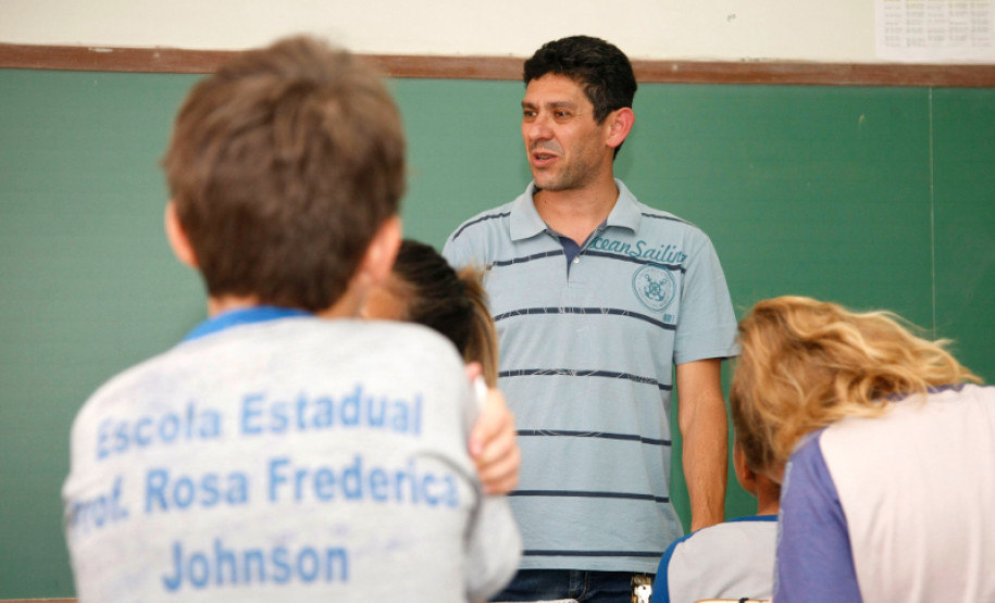 A mesma opinião tem o diretor Alci Fonseca Romero, da Escola Estadual Professora Rosa Frederica Johnson, de Almirante Tamandaré (Região Metropolitana de Curitiba). “Acredito que o principal papel do gestor hoje seja conciliar todos os segmentos que existem dentro da escola: alunos, professores, funcionários e a comunidade em geral. Isso não é um trabalho fácil, é um desafio”, relatou o diretor.