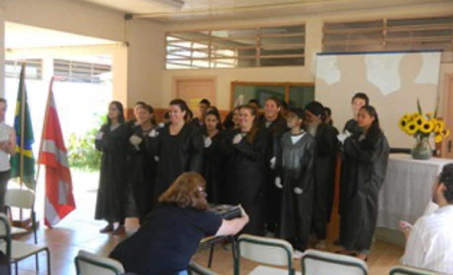 Mostra expõe trabalhos de alunos em Sertaneja