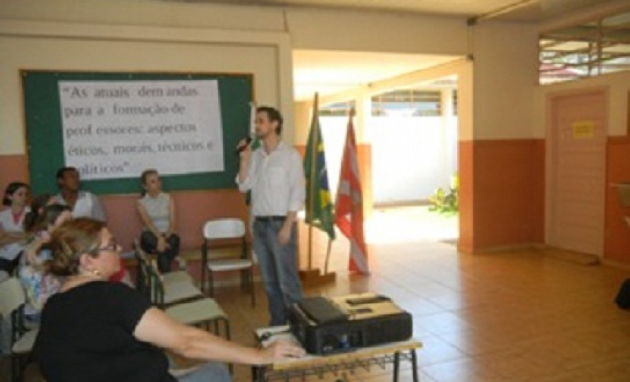 Mostra expõe trabalhos de alunos em Sertaneja