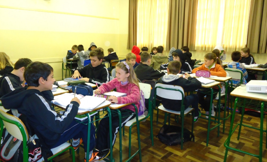 A professora Maria Rosana Zwieczykowski, de Língua Portuguesa, do Colégio Estadual Professor Dario Veloso, em Mallet, Centro-Sul do Estado, foi indicada na Categoria 6º ao 9º Anos