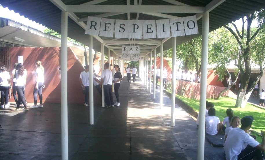 E finalista na categoria Ensino Médio é Lígia Teixeira, professora de Sociologia do Colégio Estadual Unidade Polo, em Ibiporã, Norte do Paraná