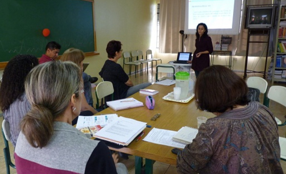 Professores PDE apresentam resultados