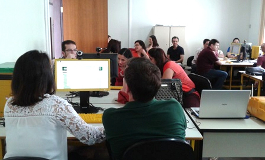 Atualmente estão sendo implementados, junto ao CEE, sete processos de renovação do reconhecimento do Ensino Fundamental anos finais (6º ao 9º ano) e Ensino Médio em seis escolas da rede estadual, nos NREs de Curitiba, Área Metropolitana Sul e Área Metropolitana Norte, utilizando o Sistema Processos On Line