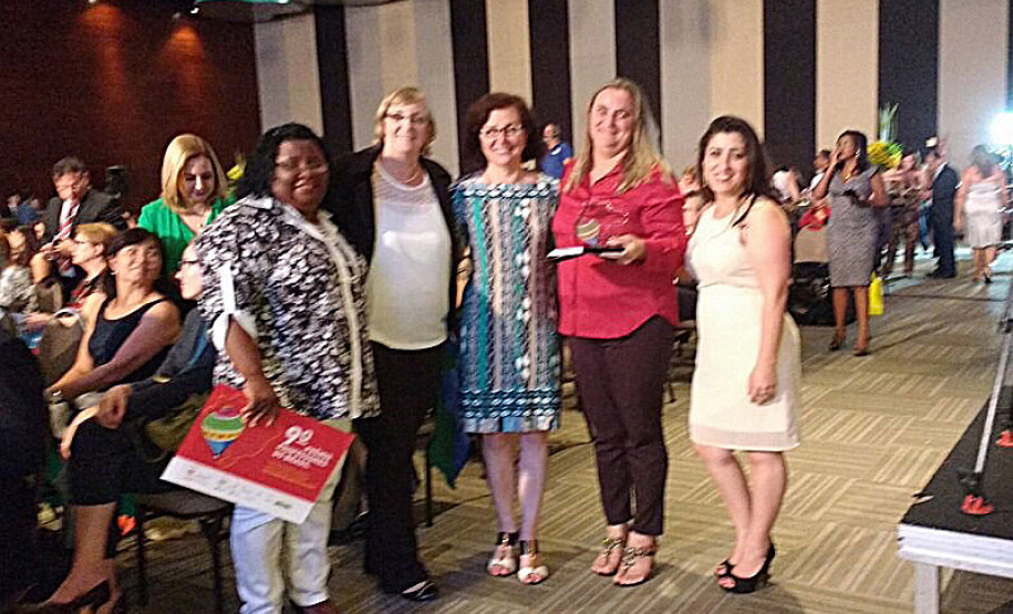 A secretária de Educação do Paraná, professora Ana Seres, participou nesta quinta-feira (03) da entrega do Prêmio Gestão Escolar do Conselho Nacional de Secretários de Educação (Consed), nível nacional, realizada em Brasília (DF). Pelo Paraná, o destaque foi o Colégio Helena Kolody, de Sarandi, que representou o Estado no evento.