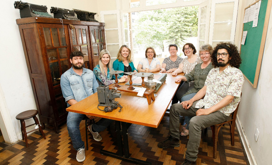 O Centro da Memória do Colégio Estadual do Paraná, em Curitiba, está em fase final de catalogação e restauração do acervo e deve reabrir no segundo semestre de 2016. O memorial está entre as principais referências do país em pesquisas históricas sobre a evolução da educação pública.