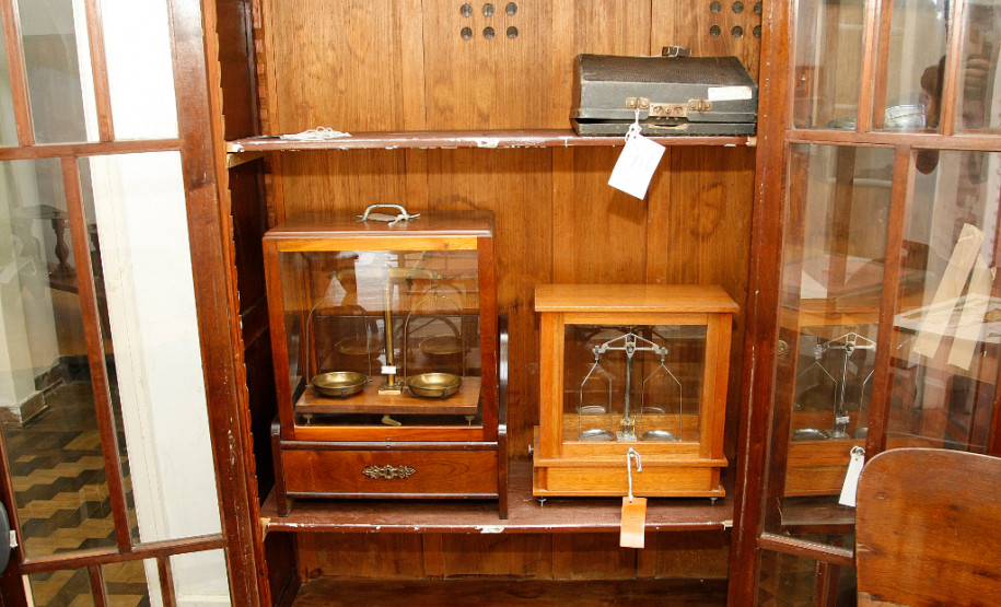 O Centro da Memória do Colégio Estadual do Paraná, em Curitiba, está em fase final de catalogação e restauração do acervo e deve reabrir no segundo semestre de 2016. O memorial está entre as principais referências do país em pesquisas históricas sobre a evolução da educação pública.