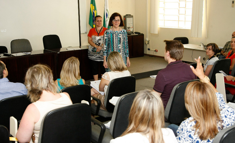 Secretaria da Educação do Paraná apresenta projeto piloto Educação em Tempo Integral a diretores de escolas.