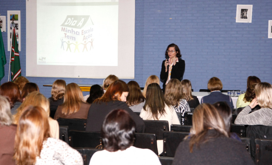 No programa Minha Escola Tem Ação o foco é o estudante A secretária da Educação, professora Ana Seres, está otimista em relação a 2016. A intenção é melhorar os índices educacionais no Estado.