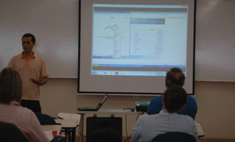 Durante quatro dias, cerca de 400 professores da disciplina se encontram para se atualizarem em evento de formação continuada.