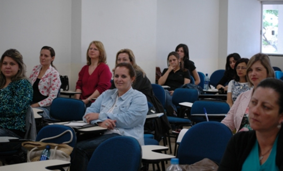 Durante quatro dias, cerca de 400 professores da disciplina se encontram para se atualizarem em evento de formação continuada.