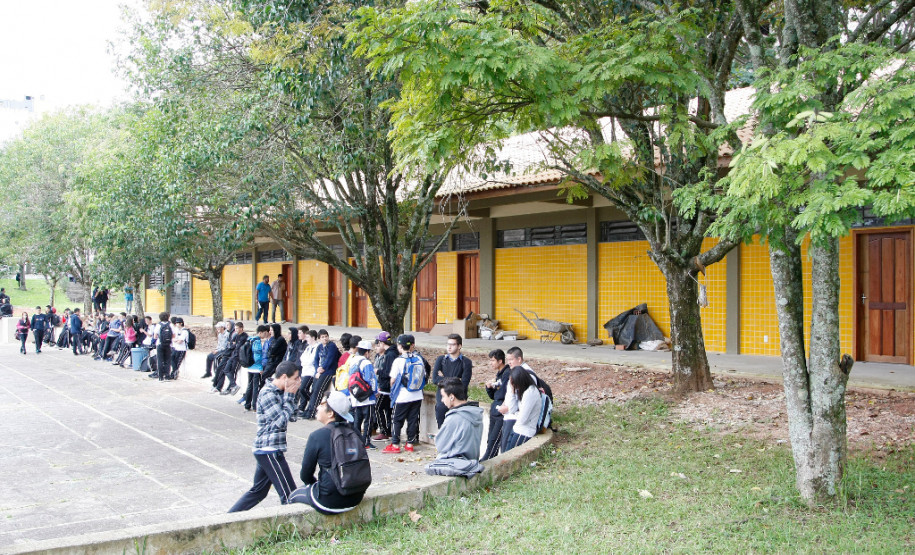 Obras no Colégio Estadual Loureiro Fernandes.