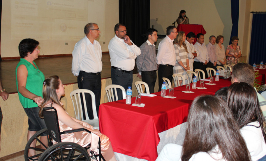 Aluna de Educação de Jovens e Adultos (EJA) do Colégio Estadual de Paraíso do Norte escreveu o romance Amor Selvagem, que foi lançado na semana passada.