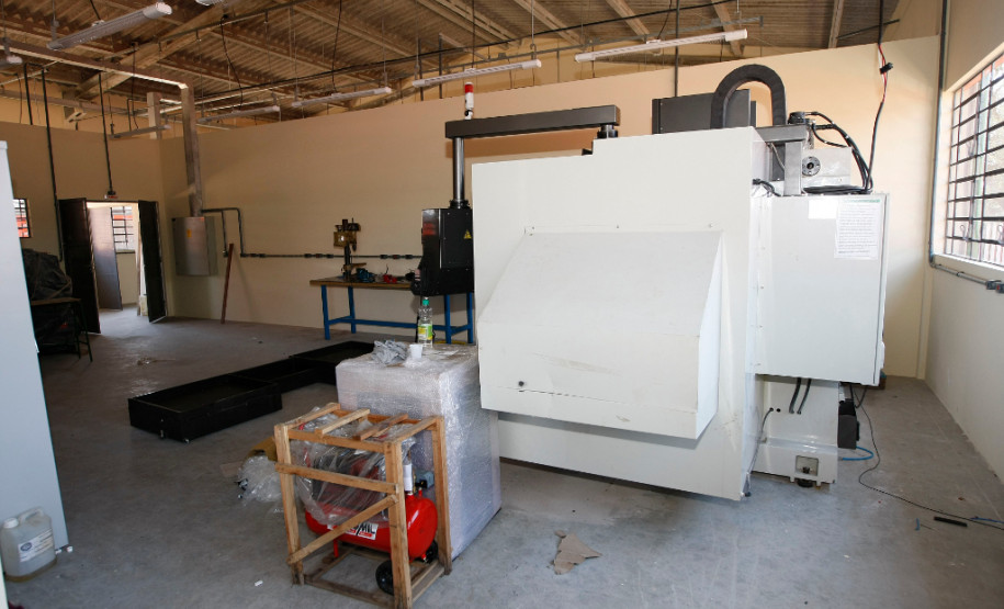 A partir do dia 29 de fevereiro, quando inicia o ano letivo de 2016, os estudantes da rede estadual de ensino e a comunidade escolar terão duas opções inéditas para a formação profissional gratuita. Em Cascavel, no Oeste, a novidade será o curso técnico em Móveis, ofertado pelo Centro Estadual de Educação Profissional Pedro Boaretto Neto. Na Capital, a novidade é o curso técnico em Biotecnologia, que será oferecido pelo Centro Estadual de Educação Profissional de Curitiba.