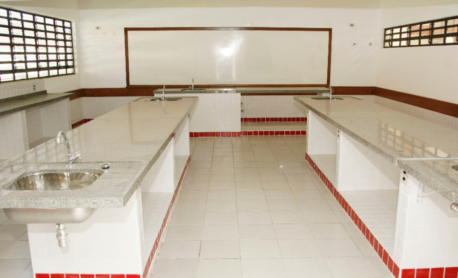 Exemplo de um Centro Estadual de Educação Profissional em obras.