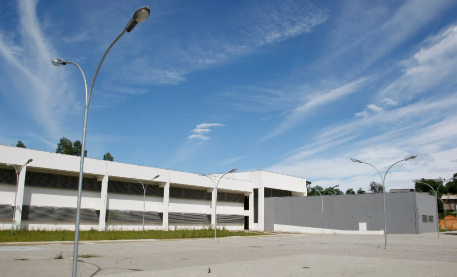 Exemplo de um Centro Estadual de Educação Profissional em obras.