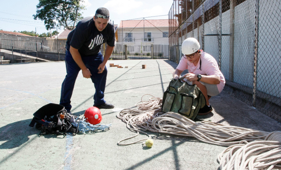 Essa é a primeira vez que Alexandre Moura Freitas, pai do aluno Alexandre Moura Freitas Junior, 15 anos do 2° ano do ensino médio, participa do voluntariado na escola. “É muito bom poder ajudar e contribuir de forma participativa na educação do meu filho. Essa é a primeira vez que participo e pretendo continuar”, disse.
