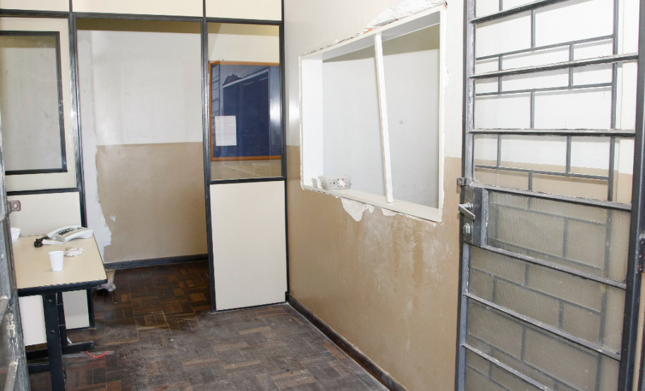 Quando os 1.200 alunos do Colégio Estadual São Paulo Apóstolo, em Curitiba, retornarem para a escola, no dia 29 de fevereiro, vão encontrar algumas novidades. É que a escola passa por pequenas obras de melhoria realizadas por um grupo de voluntários composto por pais, alunos, professores e representantes da comunidade para deixar tudo pronto antes do início do ano escolar.